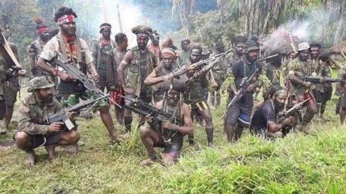 Egianus Kogoya, pemimpin KKB paling berbahaya di Kabupaten Nduga. Keberadaannya sudah terpantau, tapi tak terlihat. Ia tak pernah meninggalkan Kabupaten Nduga sehingga sulit ditangkap. Hingga kini pergerakannya pun susah dideteksi.