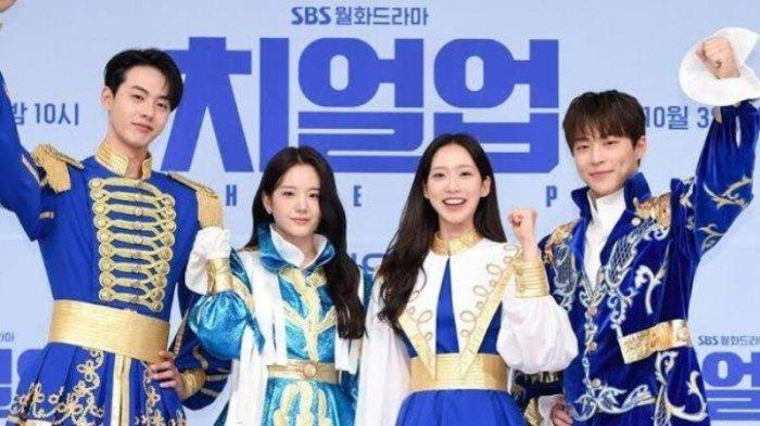 Drama Korea terbaru Cheer Up episode 9 dan 10 mestinya tayang pada Senin dan Selasa pekan ini namun ditunda penayangannya karena berduka tragedi Itaewoon.