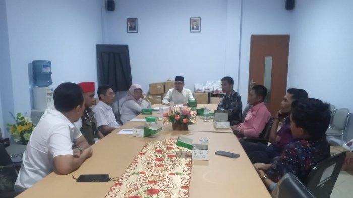 Pimpinan dan Anggota Komisi I DPRD Kabupaten Sumbawa Barat melakukan kunjungan kerja ke Dinas Sosial Provinsi NTB di Mataram.