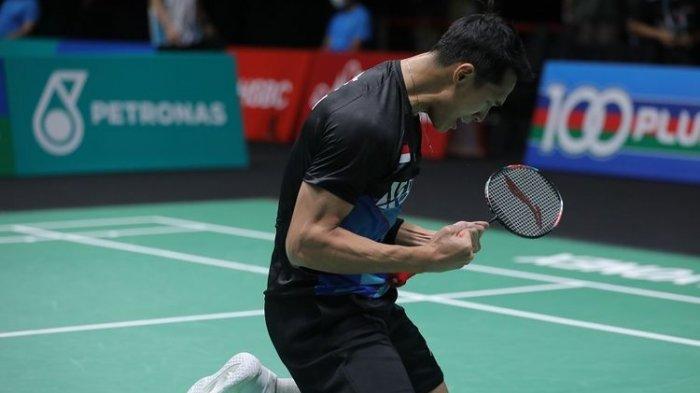 Ekspresi Jonatan Christie setelah menang atas Prannoy H.S (India) pada laga perempat final Malaysia Open 2022 di Axiata Arena, Kuala Lumpur, Jumat (1/7/2022).