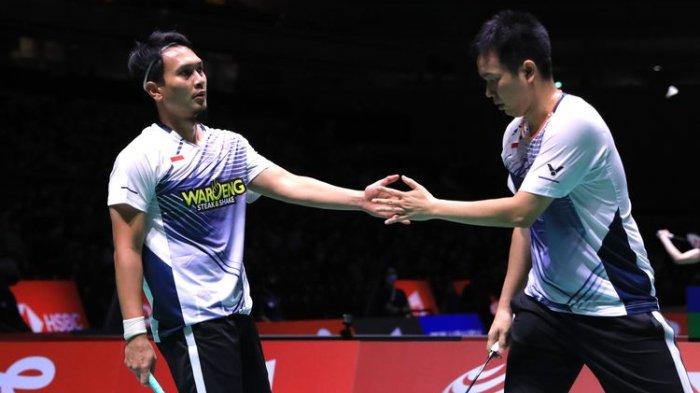 Pasangan ganda putra Indonesia Mohammad Ahsan/Hendra Setiawan beraksi di ajang BWF World Championship atau Kejuaraan Dunia 2022.