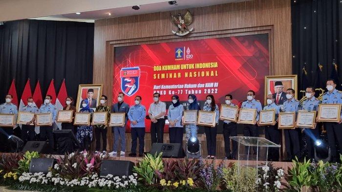 Suasana penyerahan penyelenggara terbaik OPini 2022 oleh Kemenkumham RI, di Jakarta, Senin (18/7/2022).