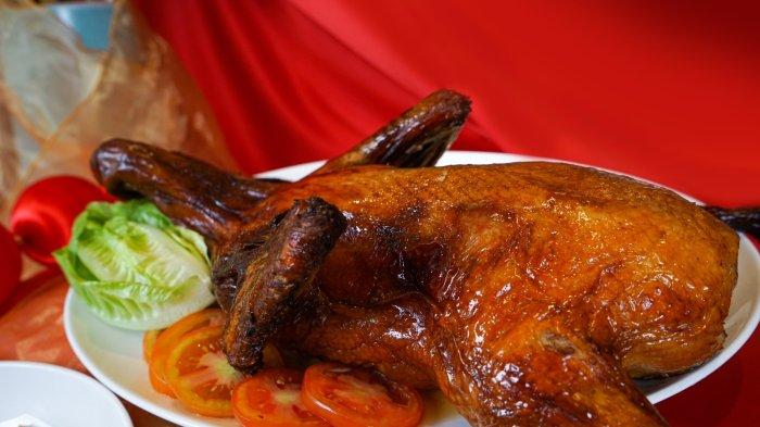 Menu khas makanan yang akan disajikan saat merayakan Tahun Baru Imlek di Pullman Lombok Mandalika.