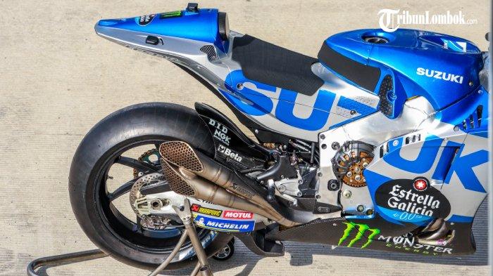 Tampak body motor milik tim Suzuki Ecstar di Sirkuit Mandalika, tes pramusim MotoGP di Sirkuit Mandalika, Desa Kuta, Kecamatan Pujut, Praya, Lombok Tengah, NTB, Februari 2022.