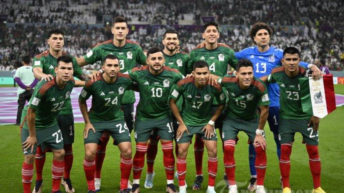 Para pemain Meksiko berpose menjelang pertandingan sepak bola Grup C Piala Dunia Qatar 2022 antara Arab Saudi dan Meksiko di Stadion Lusail di Lusail, utara Doha pada 30 November 2022.