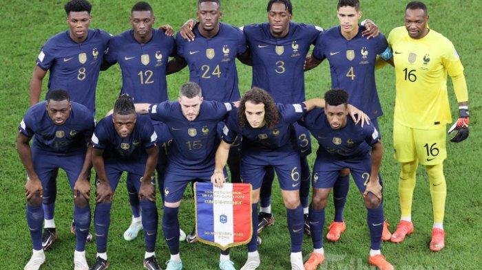 Para pemain Prancis berpose menjelang pertandingan sepak bola Grup D Piala Dunia 2022 Qatar antara Tunisia dan Prancis di Education City Stadium di Al-Rayyan, barat Doha pada 30 November 2022.