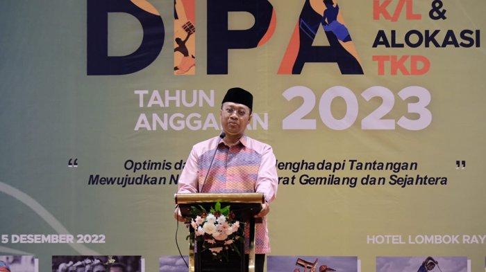 Gubernur NTB, Zulkieflimansyah menyampaikan sambutan saat acara penyerahan Daftar Isian Pelaksanaan Anggaran (DIPA) Tahun Anggaran 2023, Senin (5/12/2022).