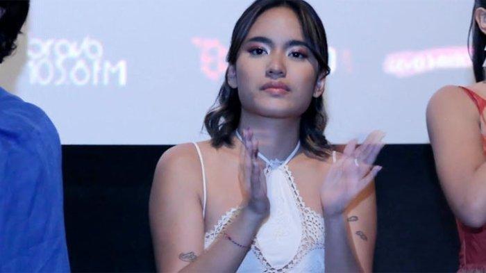 Ketika ditemui disela gala premiere film 'Like & Share' di XXI Epicentrum Kuningan, Jakarta Selatan, Selasa (29/11/2022) malam, Arawinda Kirana memilih menutup mulutnya rapat-rapat.