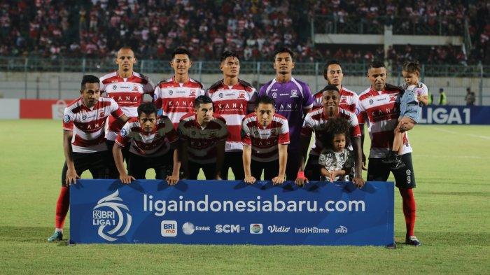 Pemain Madura United. Pelatih Fabio Lefundes tak yakin Laskar Sapeh Kerrab tetap kokoh di Puncak Klasemen Liga 1. Ini Kekhawatiran pelatih Madura United