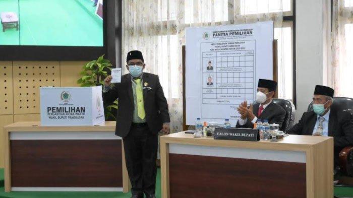 Rapat Paripurna Pemilihan Penghitungan dan Penetapan Wabup Pamekasan sisa masa jabatan 2018-2023 di ruang Sidang Paripurna DPRD Pamekasan, Senin (21/3/2022).