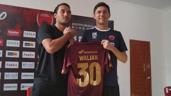 Bomber Persib Bandung Ezra Walian saat diperkenalkan sebagai rekrutan baru PSM Makassar pada Liga 1 2019 lalu.