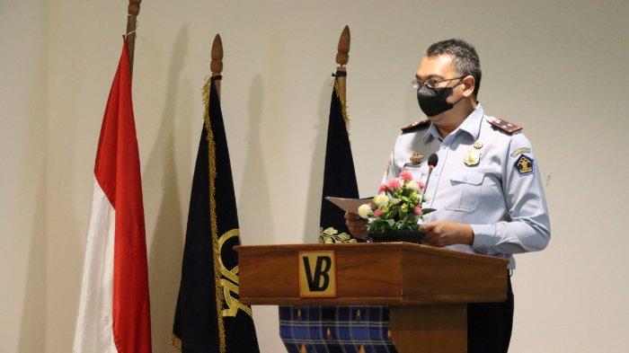 Kepala Kantor Imigrasi Kelas II Non TPI Polewali Mandar, Erybowo Radyan Asmono saat menghadiri Rapat Koordinasi Tim PORA Tingkat Kecamatan Se-Kabupaten Majene yang di Aula Sandeq Hotel Villa Bogor Majene, Kamis (08/09/2022). Erybowo menjelaskan bahwa Tim Pengawasan Orang Asing (Tim PORA) menjadi wujud nyata dukungan penguatan keamanan dan penegakan hukum.