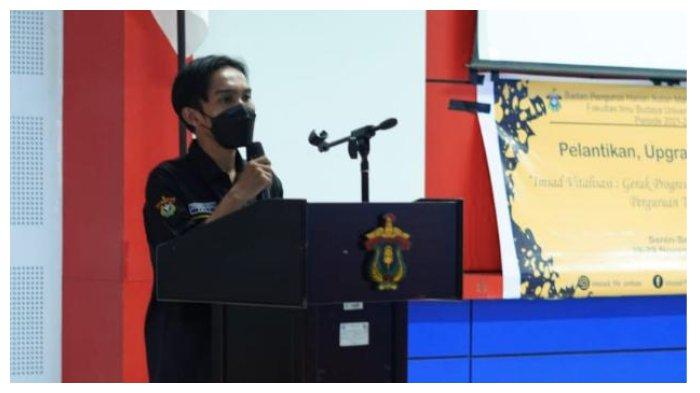 Firmansyah Demma. Aktivis yang peduli pada pelestarian kebudayaan dan nilai tradisional