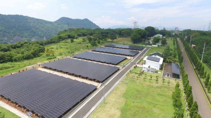 PT PLN (Persero) berhasil mengurangi 32 juta metrik ton emisi karbon gas rumah kaca sepanjang tahun 2022.