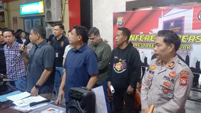 Press Release Polrestabes Makassar terhadap kasus kriminal sepekan terakhir, Minggu (18/9/2022). Diketahui baru-baru ini viral dua remaja mengaku anggota Batalyon 120 saat ditangkap tim Resmob Polda Sulsel. Dalam video tersebut, dua remaja yang ditangkap itu mengaku sebagai anggota Batalyon 120 Makassar dari sektor Sinassara.