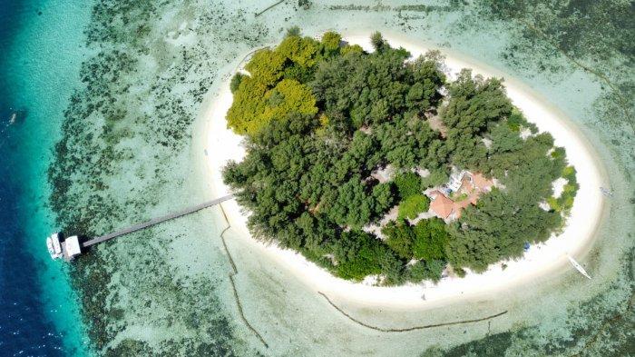 Pulau Panambungan, Kecamatan Liukang Tupabiring, Kabupaten Pangkep, Sulawesi Selatan, Sabtu (11/6/2022).