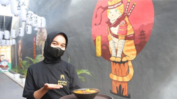 Restoran Ryuma Ramen di Jl Andi Mappanyuki, baru soft opening Senin (15/8/2022). Yuk para pecinta ramen segera merapat ke Jl Andi Mappanyuki, Kota Makassar