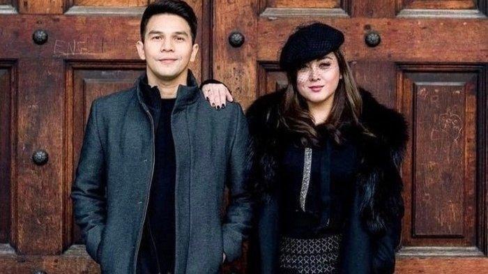 Rumah tangga Dhena Devanka dengan Jonathan Frizzy alias Ijonk sudah berakhir.