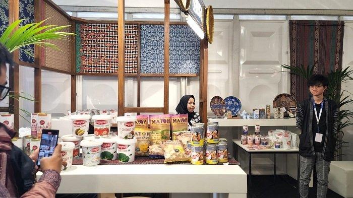 Iwaku adalah salah satu makanan khas ikan asap yang diproses dengan pengalengan dan bisa bertahan kurang lebih selama enam bulan tanpa perubahan rasa.