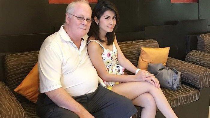Nong Nat saat masih bersama dengan Harold Jennings Nesland Jr.