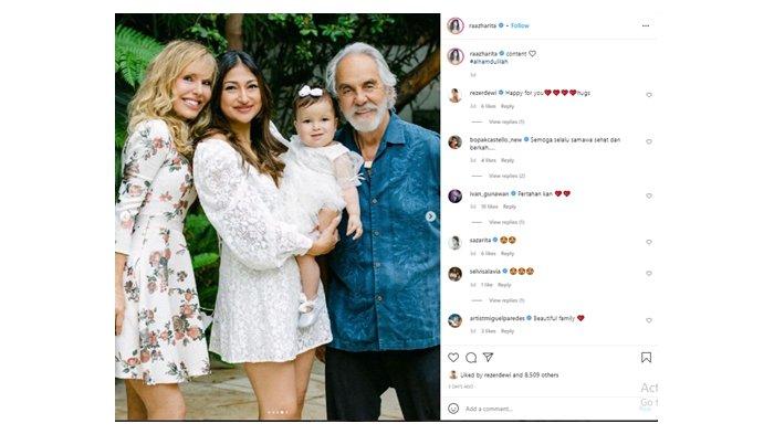 Rahma Azhari saat foto bersama mertua, Shelby Chong dan Tommy Chong; foto diunggah di Instagram pada 2 Desember 2021.