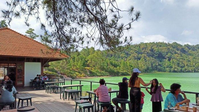 Danau Linow, Kota Tomohon, Sulawesi Utara.