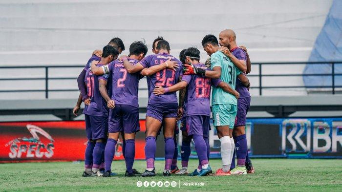 Skuad Persik Kediri saat sebelum menjalani pertandingan di Liga 1.