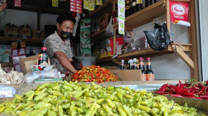 Pedagang cabai di Pasar Legi, Kota Blitar, Sabtu (27/11/2021).