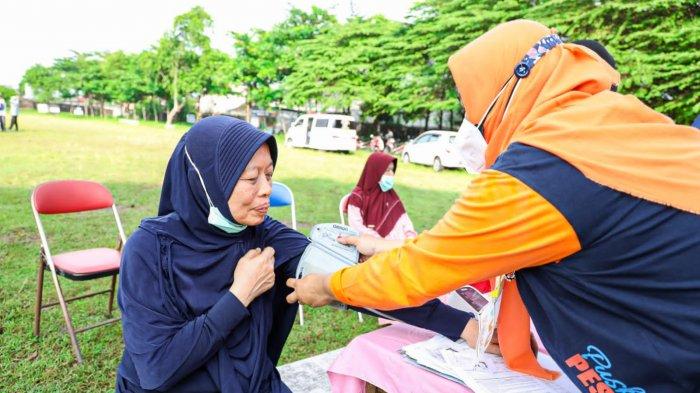Kegiatan tes kebugaran dan medical check up calon jamaah haji Kota Kediri di Lapangan Gajah Mada, Kecamatan Pesantren, Kota Kediri, Sabtu (21/5/2022).