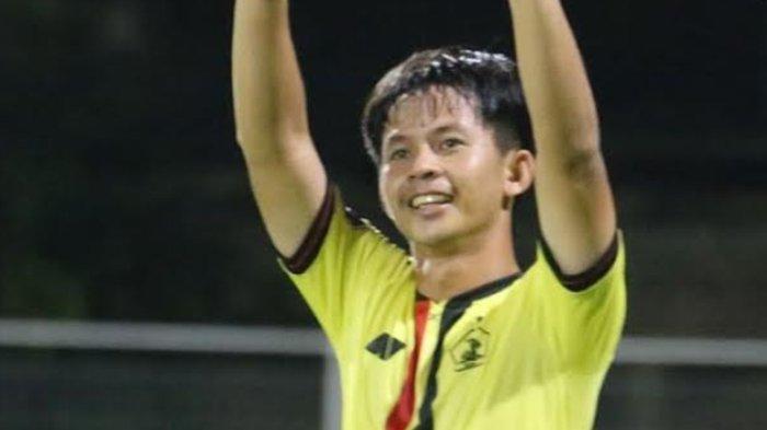 Risna Prahalabenta setelah mencetak gol kemenangan ke gawang Arema FC, Minggu (27/2/2022) malam.