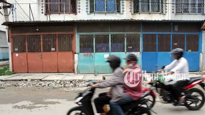Masyarakat mengeluhkan pengerjaan drainase yang terkesan asal jadi seperti di Jalan Gelas, Kecamatan Medan Petisah, Kota Medan, Rabu (26/01/2022). Masyarakat mengharapkan Dinas Pekerjaan Umum Kota Medan dapat menindaklanjuti keluhan ini.
