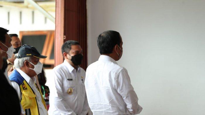Presiden Jokowi dan Bupati Pakpak Bharat Franc Bernhard