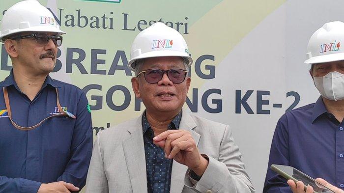 Direktur Utama Holding Perkebunan Nusantara PTPN III (Persero), Mohammad Abdul Ghani saat diwawancarai Tribun Medan. Ia menyatakan minyak makan merah mulai beredar di pasaran pada awal 2023.