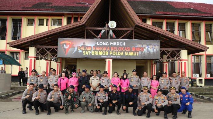 Kapolda Sumut Irjen Pol Panca Putra Simanjuntak didampingi Irwasda Kombes Pol Armia Fahmi, Dansat Brimob Kombes Pol Christiyanto Goetomo serta sejumlah Pejabat utama (PJU) Polda Sumut saat berada di Mako Brimob yang baru Jalan Bhayangkara