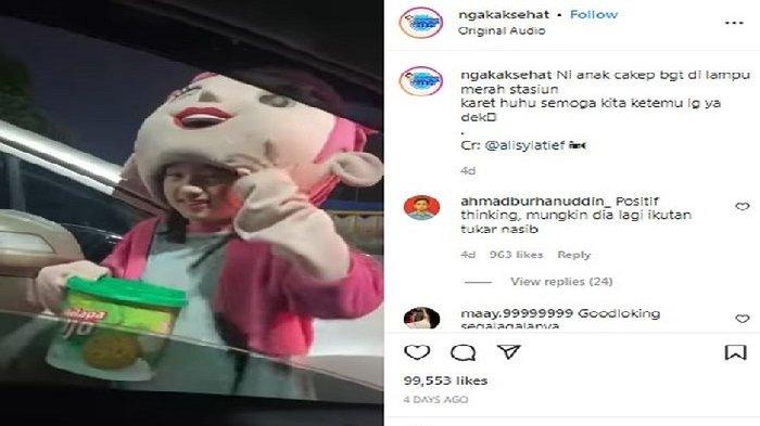 Pengamen cantik dengan kostum boneka yang viral. Sempat Bikin Geger hingga Diduga Korban Penculikan, Ternyata Ini Sosok Bocah Pengamen Cantik Berkostum Boneka yang Viral, Banyak yang Ingin Mengadopsi sampai Menyekolahkan