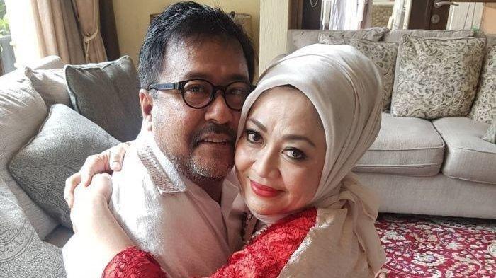 Rano Karno dan Istrinya