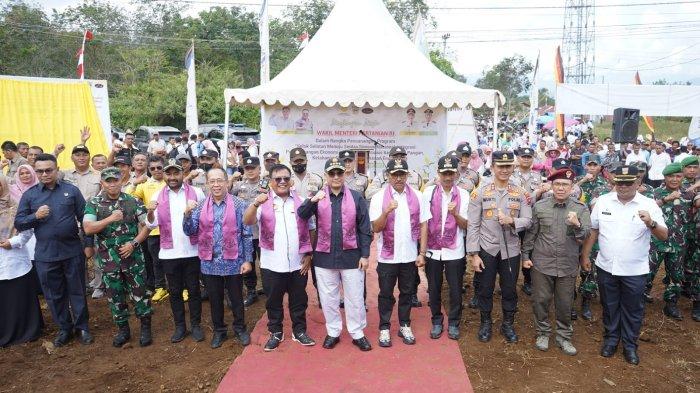 Peresmian dan penandatanganan ini dilakukan di Kawasan Sorgum Polres Solok Selatan, Golden Arm pada Rabu (30/11/2022). Bupati Solok Selatan H. Khairunas juga melantik Duta Sorgum Solok Selatan. Duta ini terdiri dari elemen Babinsa, Bhabinkamtibmas, dan Penyuluh Pertanian yang akan mensosialisasikan terkait sorgum ini ke masyarakat.
