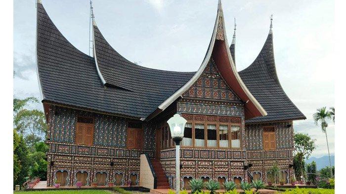 Rumah Gadang Ibu Mufidah Jusuf Kalla di Nagari Tanjung Bonai, Kecamatan Lintau Buo Utara, Kabupaten Tanah Datar. Kamis 20 Oktober 2022