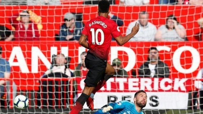 Marcus Rashford saat mencetak gol bagi Manchester United ke gawang Atford di Stadion Old Trafford pada laga pekan ke-32 Liga Inggris, Sabtu (30/3/2019)