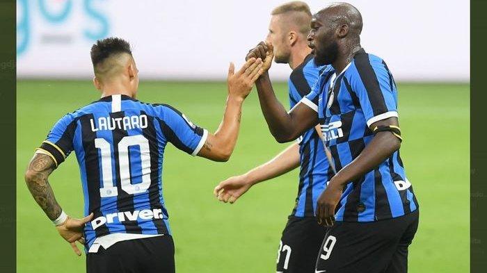 Romelu Lukaku dan Lautaro Martinez menyumbang gol untuk Inter Milan ke gawang Sampdoria dalam lanjutan Liga Italia, 21 Juni 2020.