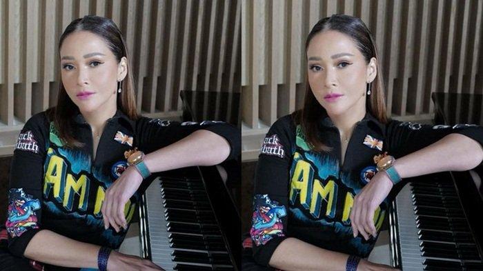 Maia Estianty mengunggah foto dengan menunjukkan caption bak menampar omongan sadis Pinkan Mambo.