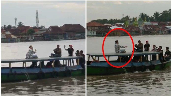 Momen Nassar naik Perahu Ketek di Sungai Musi Palembang.