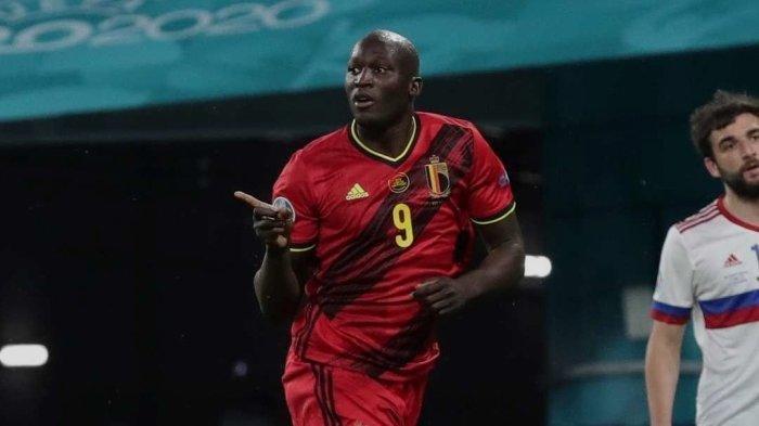 Pemain Timnas Belgia yang juga pemain Inter Milan, Romelu Lukaku berselebrasi usai mencetak gol ke gawang Rusia di laga Euro 2020