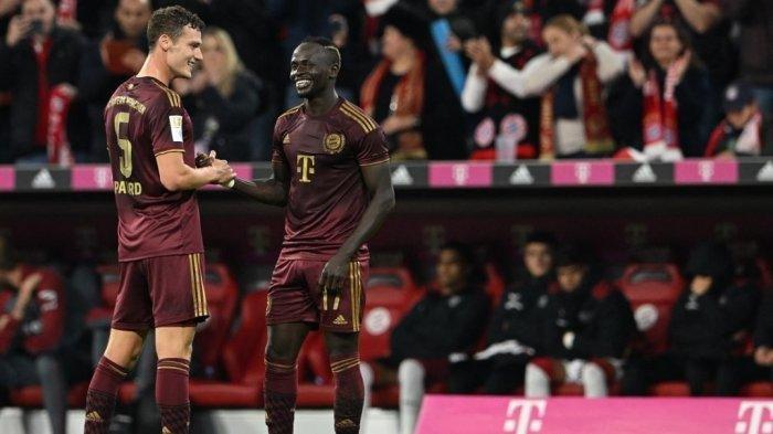 Sadio Mane dan rekannya di Bayern Munchen berselebrasi usai mencetak gol ke gawang lawan.