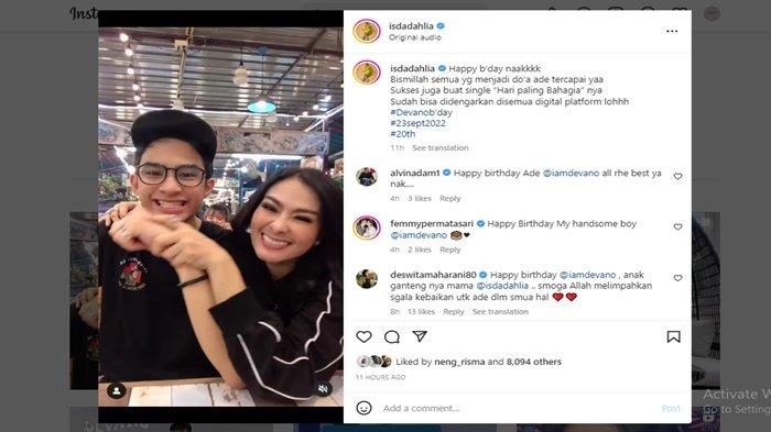 unggahan instagram Iis Dahlia yang berisi potret kebersamaannya dengan Devano Danendra