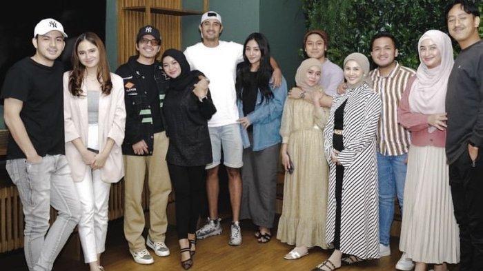 Penampakan Rizky Billar kala ikut Lesti Kejora arisan genk Mamayu di rumah Atta Halilintar dan Aurel Hermansyah menjadi sorotan warganet.