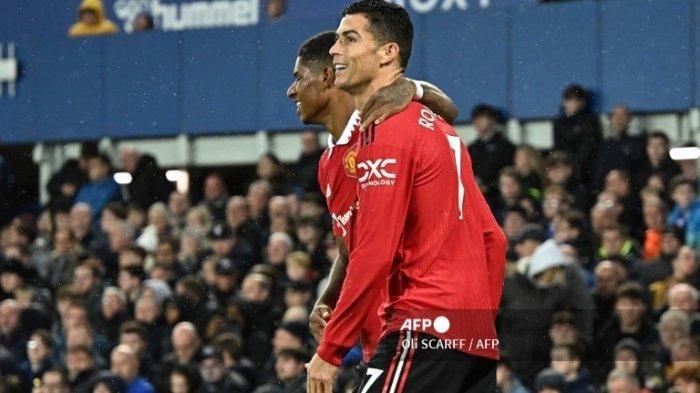 Striker Manchester United Portugal Cristiano Ronaldo mencetak Gol Ke-700 di level klub saat mencetak gol ke gawang Everton. Manchester United menang 2-1 di Goodison Park di Liverpool, barat laut Inggris pada 10 Oktober 2022.