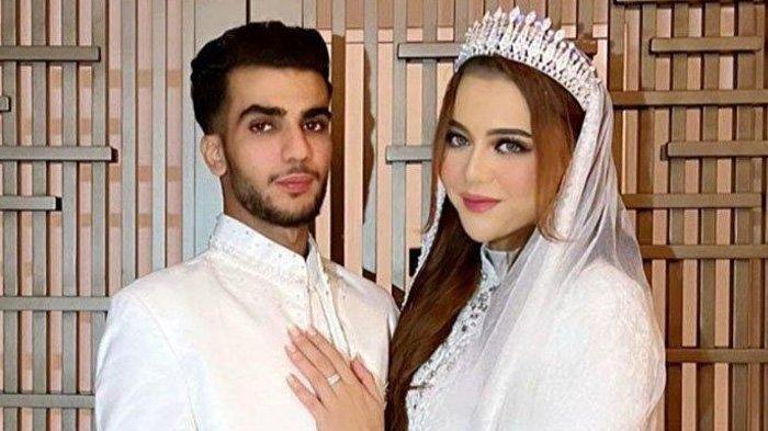 Ratu Rizky Nabila menikah dengan pria asal Libya bernama Ibrahim. Namun baru 3 hari menikah, Ratu resmi bercerai dari Ibrahim.