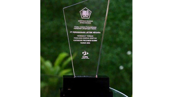 PT PLN (Persero) kembali menerima penghargaan sebagai Debitur Terbaik tahun 2022 kategori BUMN dari Kementerian Keuangan