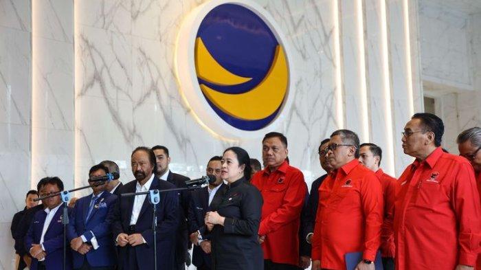 Ketua Umum Partai Nasdem Surya Paloh dan Ketua DPP PDI-P Puan Maharani menggelar jumpa pers usai pertemuan di DPP Partai Nasdem di Nasdem Tower, Jakarta, Senin (22/8/2022). Pertemuan antara jajaran PDIP dan Nasdem merupakan silaturahmi antara dua partai politik.